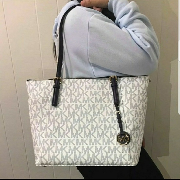 Michael kors handbag - Picture 2 of 2